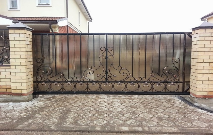 Откатные ворота из поликарбоната 1